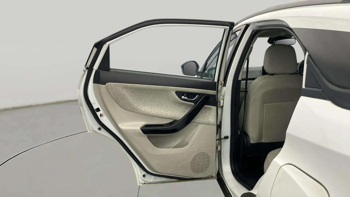 2023 Tata NEXON XZA PLUS LUXURY SUNROOF DIESEL, Diesel, Automatic, 25,664 km, LHS Rear Door