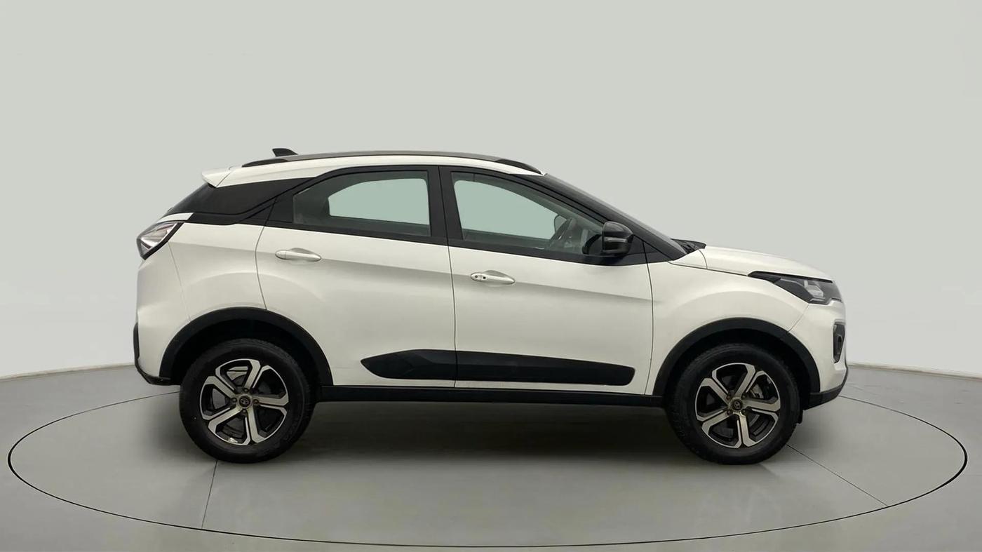 2023 Tata NEXON XZA PLUS LUXURY SUNROOF DIESEL, Diesel, Automatic, 25,664 km, Right Side View