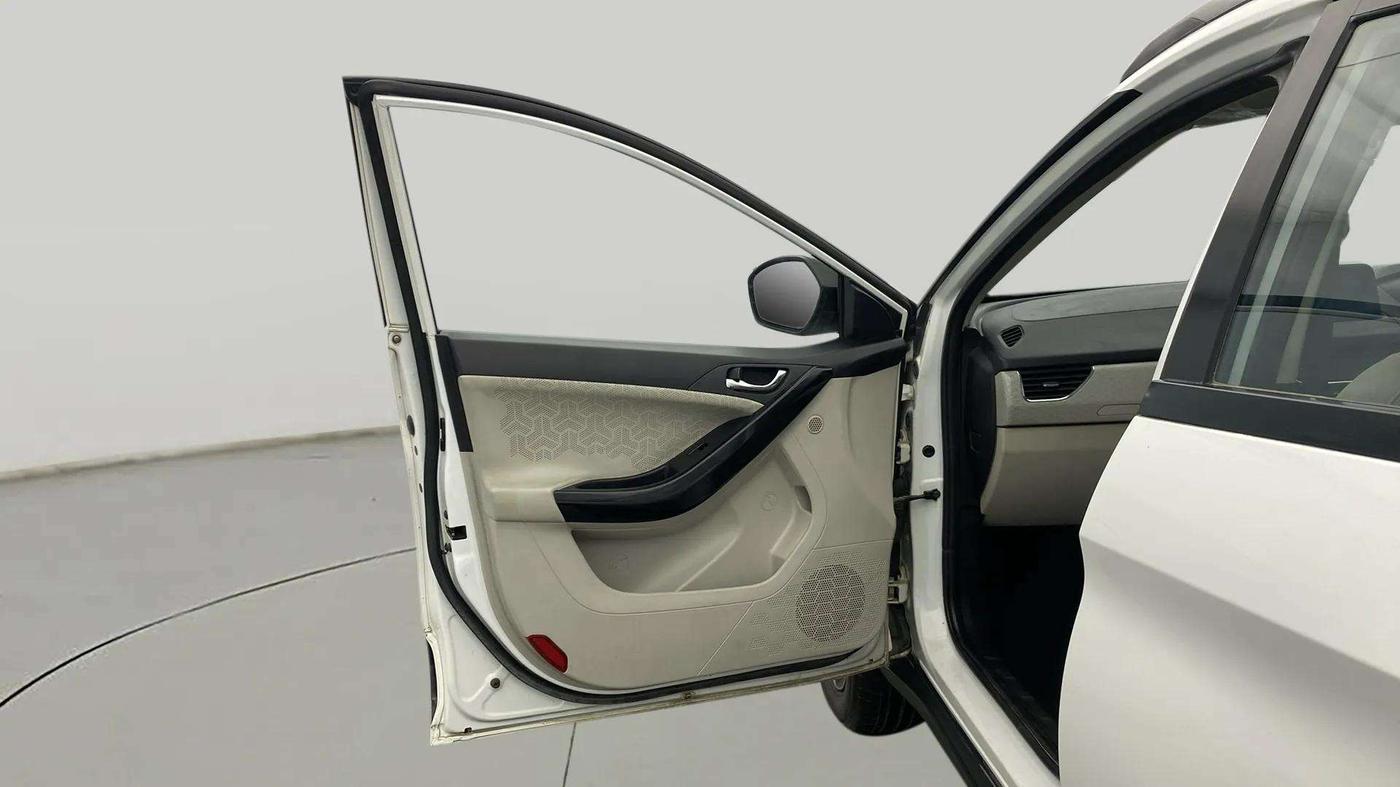 2023 Tata NEXON XZA PLUS LUXURY SUNROOF DIESEL, Diesel, Automatic, 25,664 km, LHS Front Door