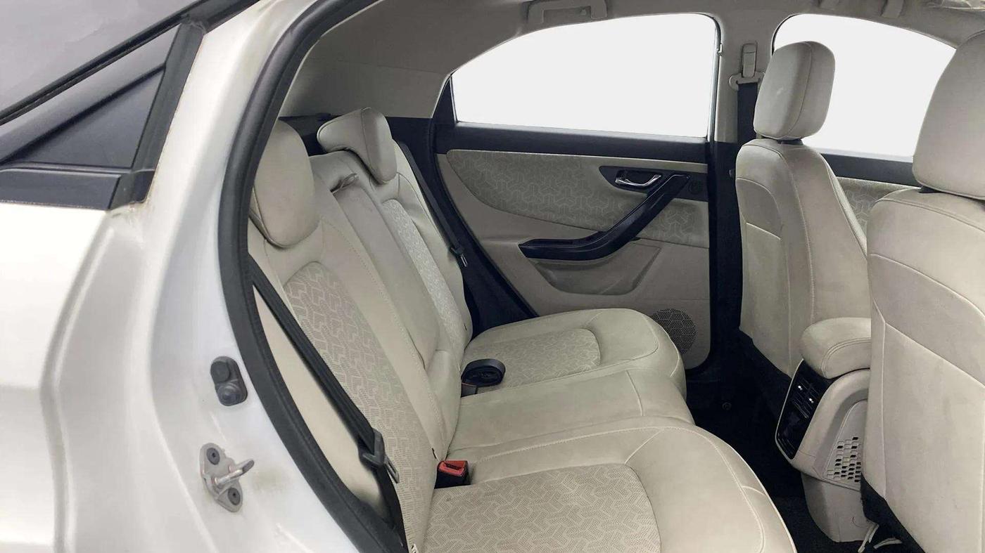 2023 Tata NEXON XZA PLUS LUXURY SUNROOF DIESEL, Diesel, Automatic, 25,664 km, Right Side Rear Door Cabin