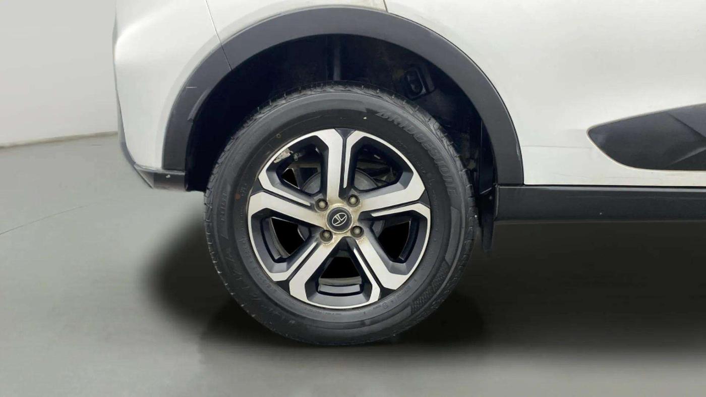 2023 Tata NEXON XZA PLUS LUXURY SUNROOF DIESEL, Diesel, Automatic, 25,664 km, Right Rear Wheel