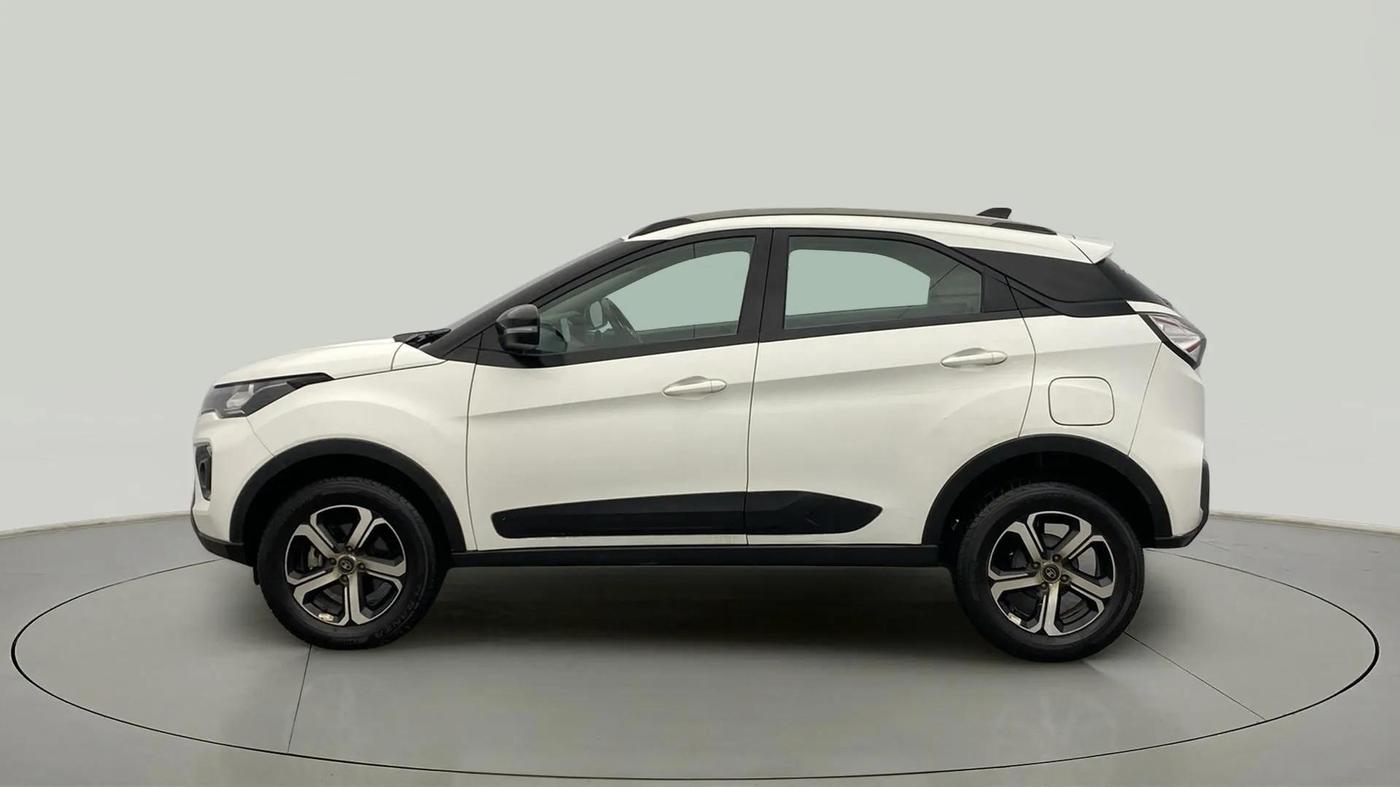 2023 Tata NEXON XZA PLUS LUXURY SUNROOF DIESEL, Diesel, Automatic, 25,664 km, Left Side