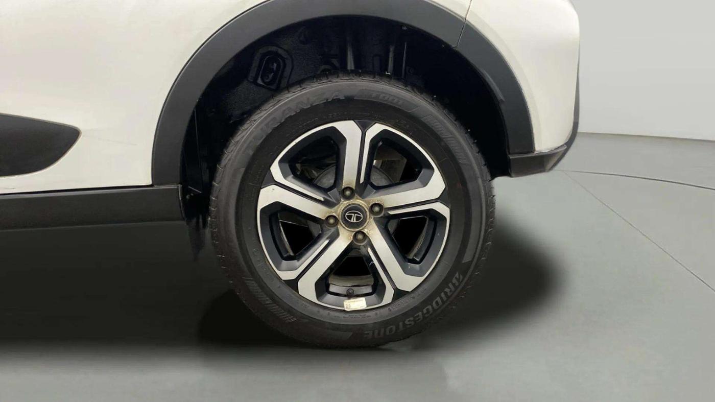 2023 Tata NEXON XZA PLUS LUXURY SUNROOF DIESEL, Diesel, Automatic, 25,664 km, Left Rear Wheel
