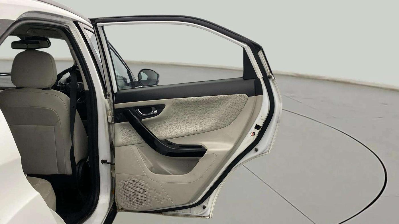 2023 Tata NEXON XZA PLUS LUXURY SUNROOF DIESEL, Diesel, Automatic, 25,664 km, RHS Rear Door