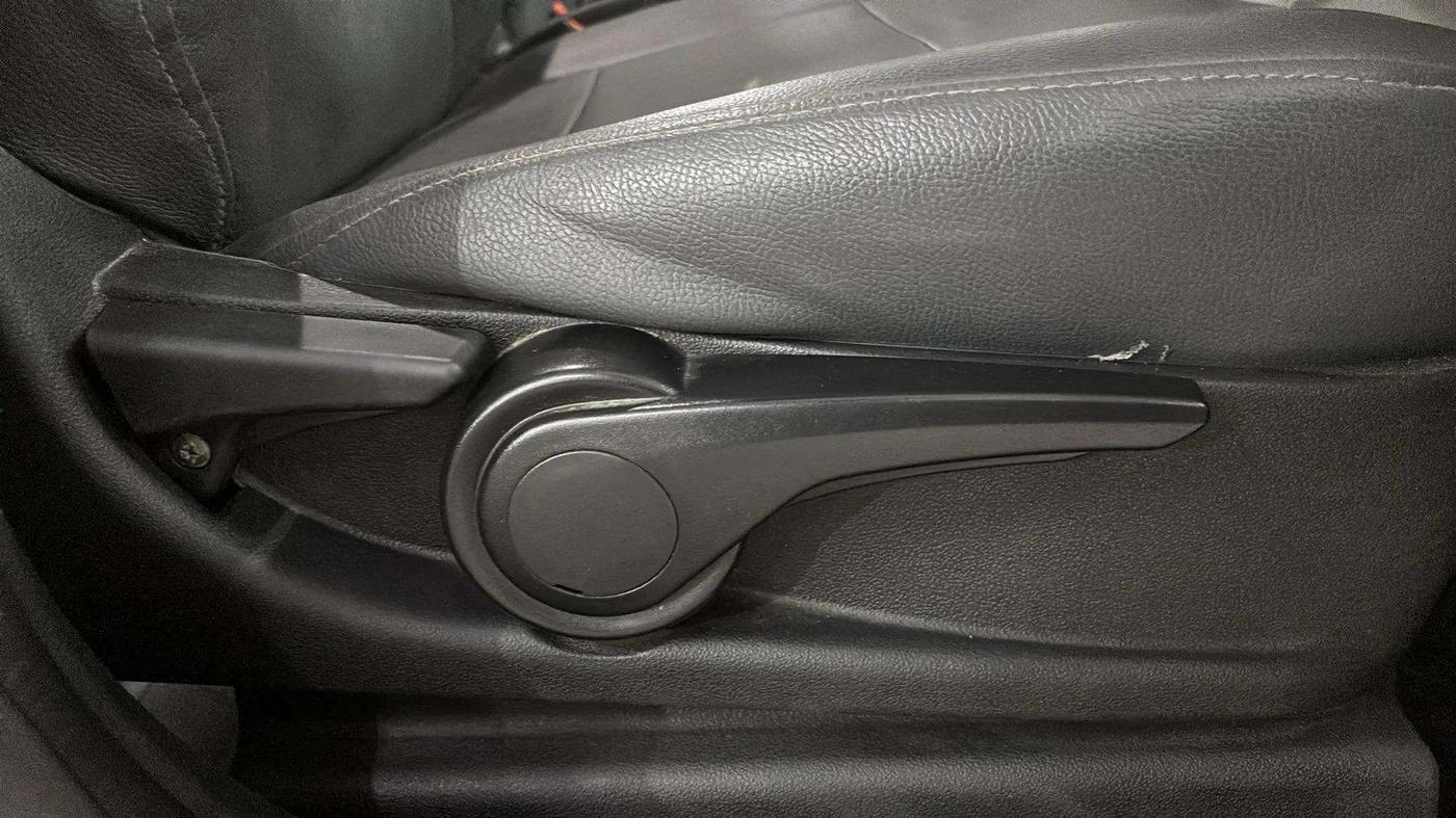 2016 Tata Tiago XZ PETROL, Petrol, Manual, 41,485 km, Driver Side Adjustment Panel