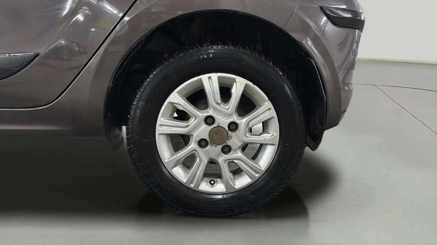 2016 Tata Tiago XZ PETROL, Petrol, Manual, 41,485 km, Left Rear Wheel