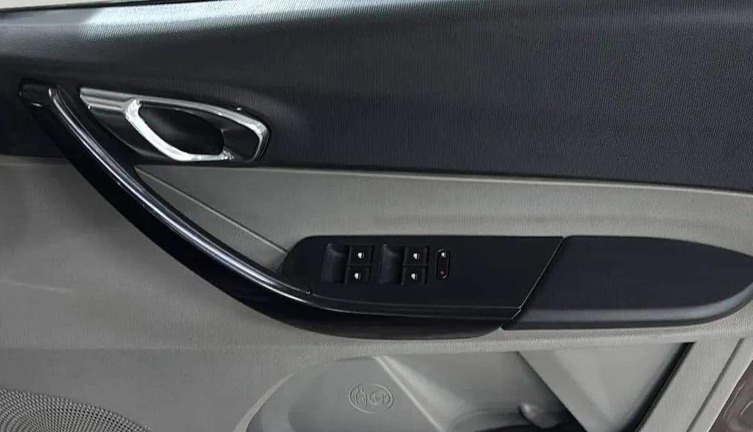 2016 Tata Tiago XZ PETROL, Petrol, Manual, 41,485 km, Driver Side Door Panels Control