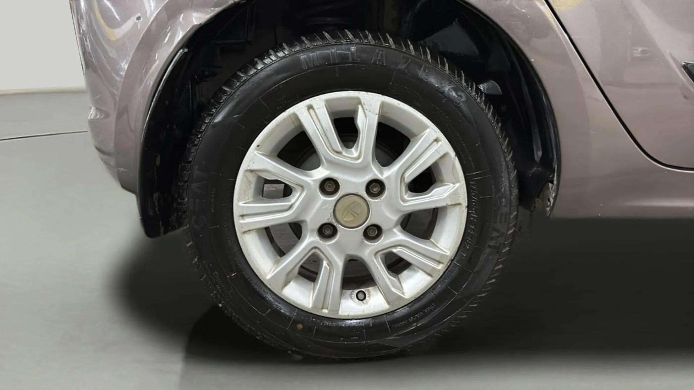 2016 Tata Tiago XZ PETROL, Petrol, Manual, 41,485 km, Right Rear Wheel