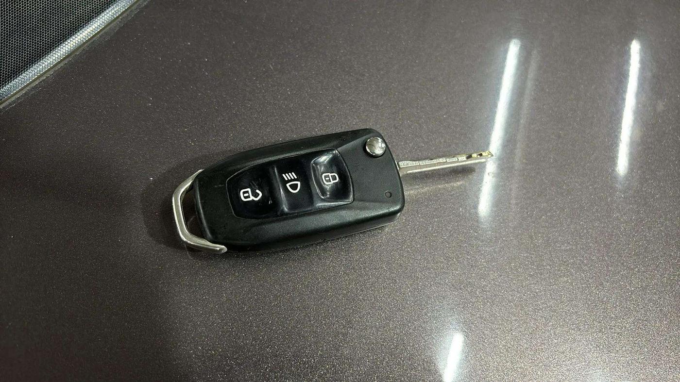 2016 Tata Tiago XZ PETROL, Petrol, Manual, 41,485 km, Key Close Up