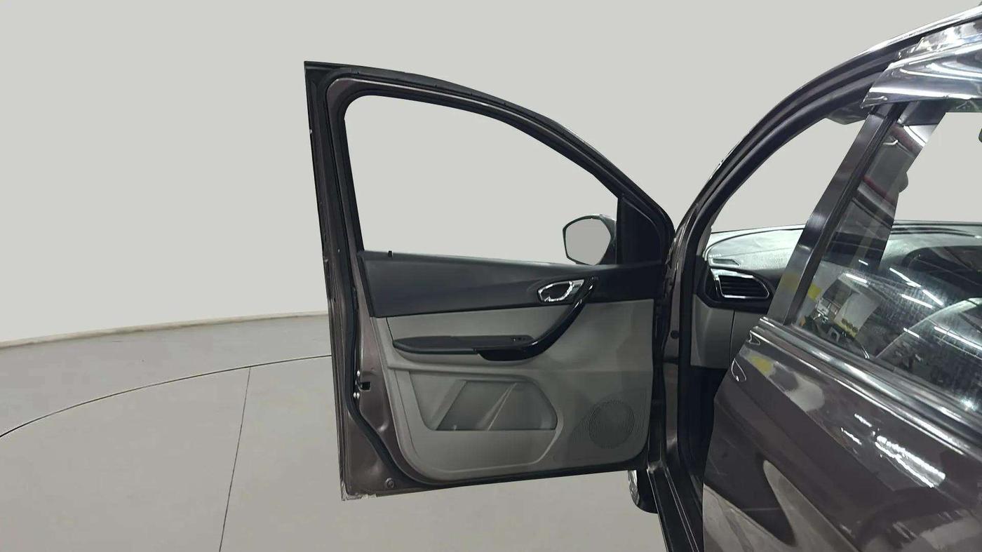 2016 Tata Tiago XZ PETROL, Petrol, Manual, 41,485 km, LHS Front Door