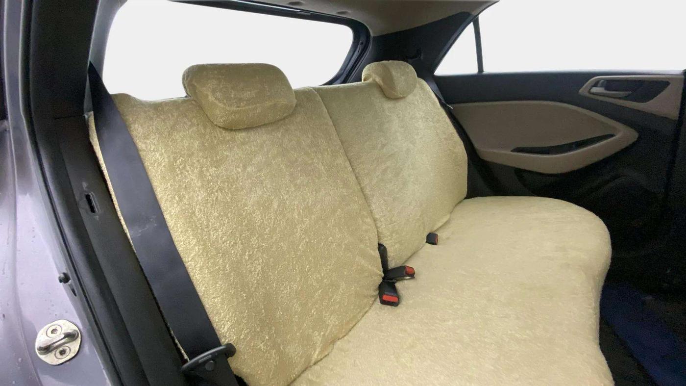 2017 Hyundai Elite i20 ASTA 1.2 (O), Petrol, Manual, 66,346 km, Right Side Rear Door Cabin