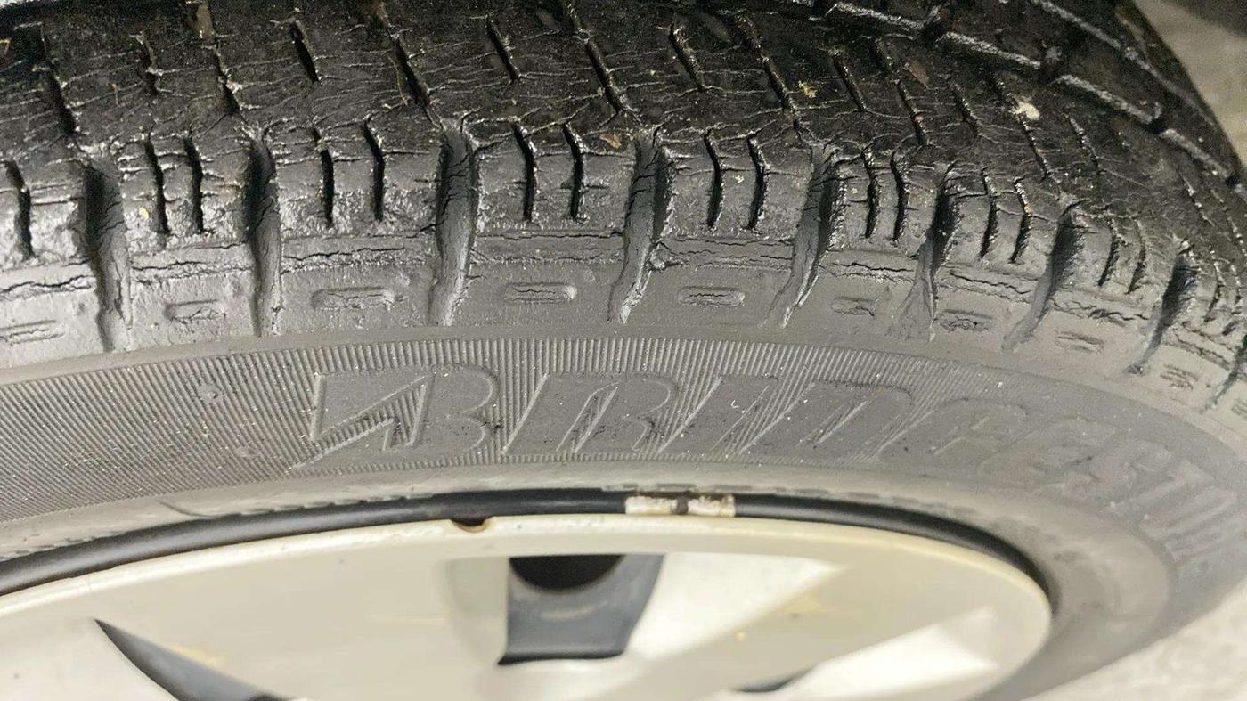 2015 Maruti Alto K10 VXI AMT, Petrol, Automatic, 34,916 km, Left Front Tyre Tread
