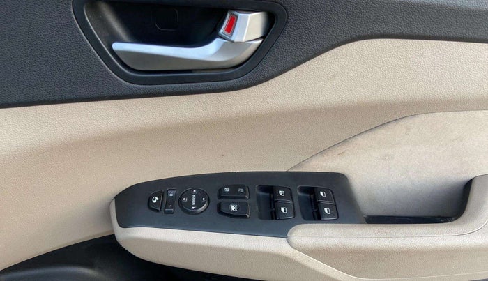 2019 Hyundai Verna 1.6 VTVT SX, Petrol, Manual, 56,230 km, Driver Side Door Panels Control