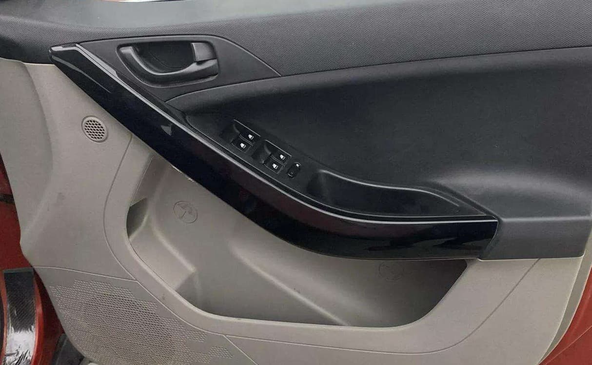 2018 Tata NEXON XM PETROL, Petrol, Manual, 41,410 km, Driver Side Door Panels Control