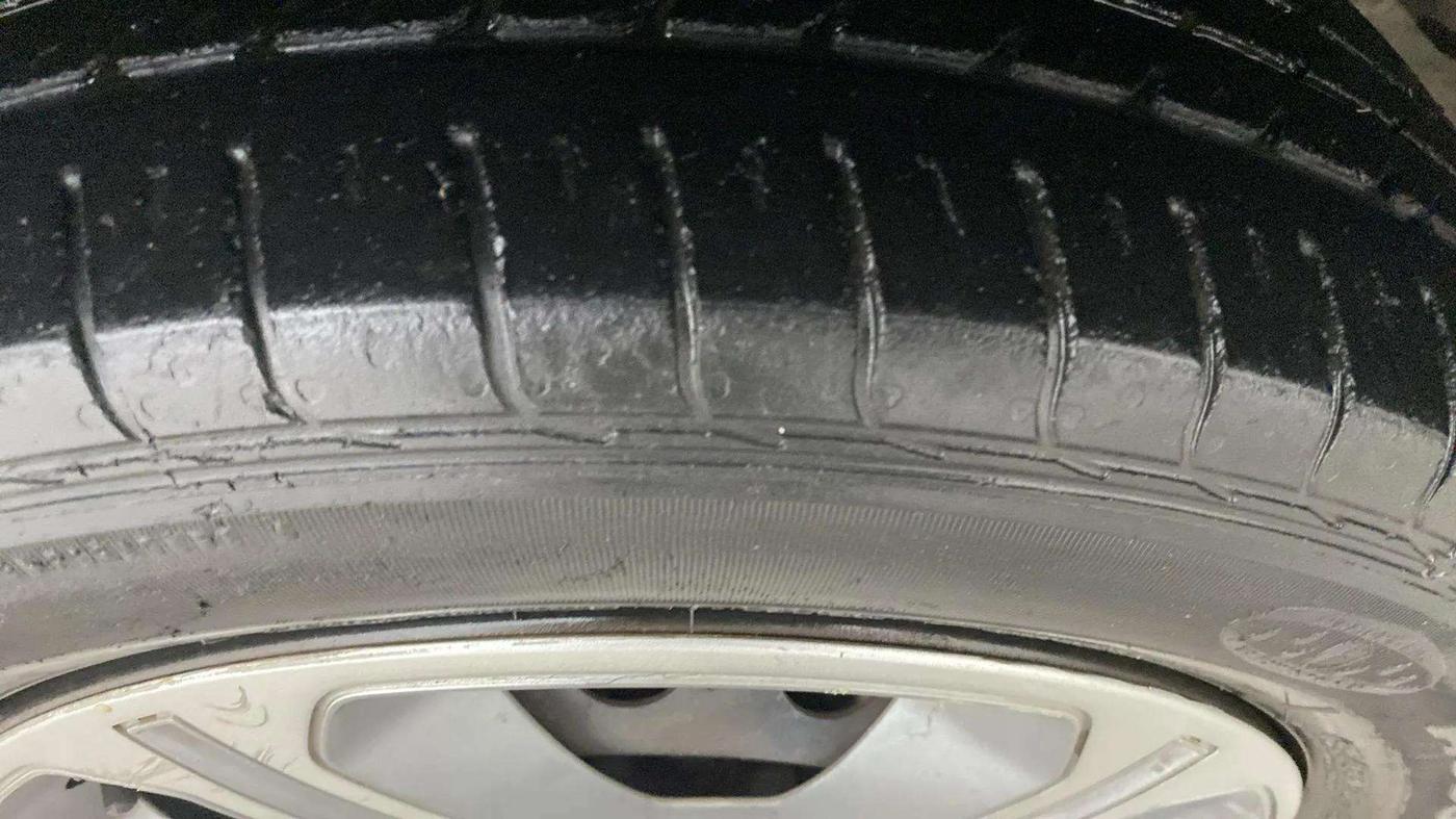 2018 Tata NEXON XM PETROL, Petrol, Manual, 41,410 km, Left Front Tyre Tread