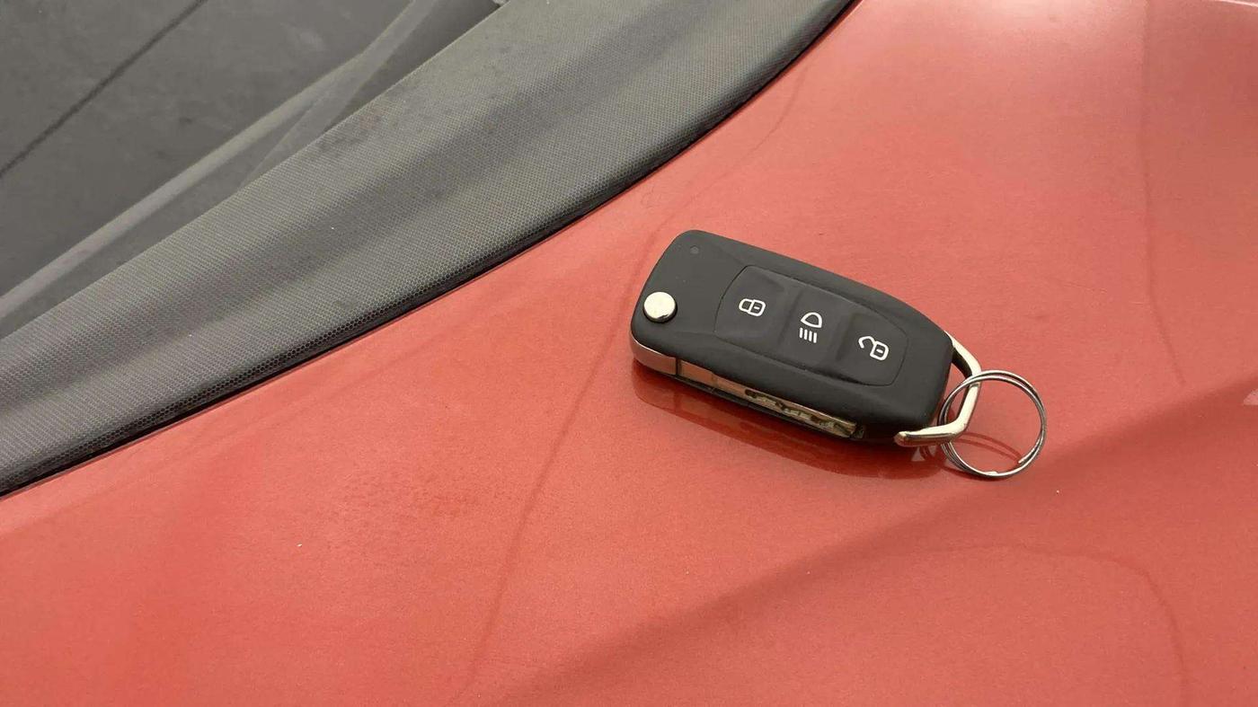 2018 Tata NEXON XM PETROL, Petrol, Manual, 41,410 km, Key Close Up