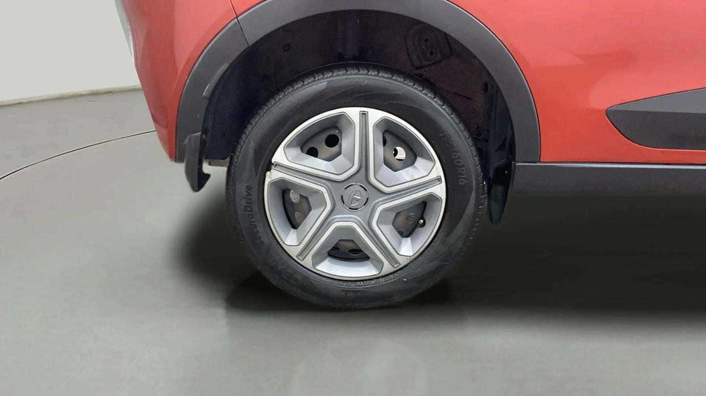 2018 Tata NEXON XM PETROL, Petrol, Manual, 41,410 km, Right Rear Wheel