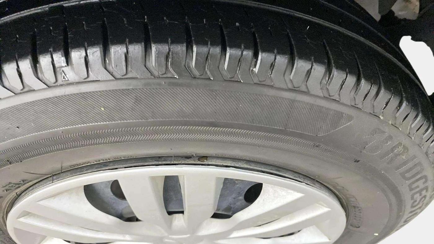 2017 Maruti Dzire VXI, Petrol, Manual, 41,307 km, Right Rear Tyre Tread