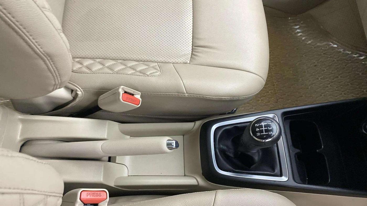 2017 Maruti Dzire VXI, Petrol, Manual, 41,307 km, Gear Lever