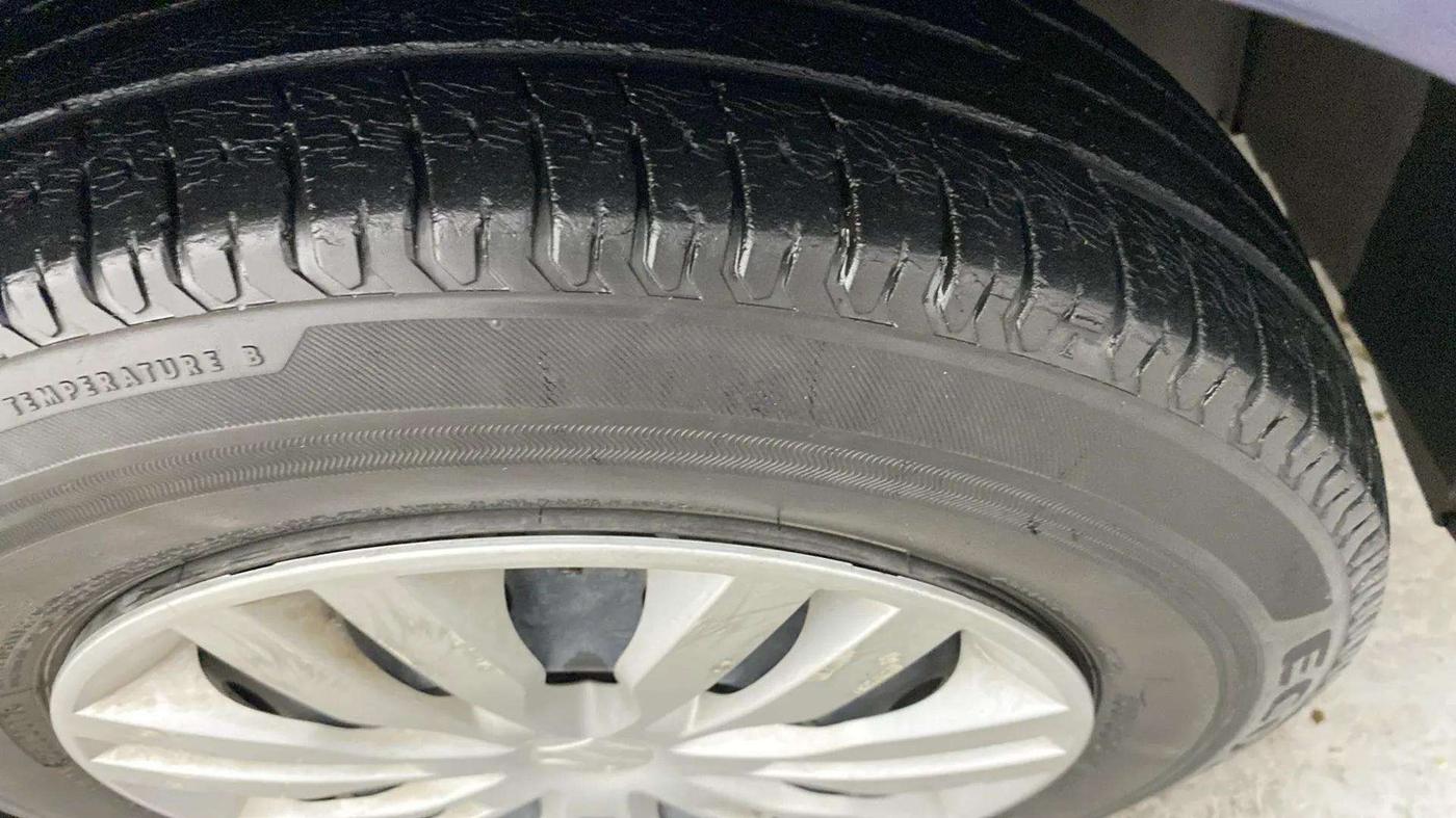 2017 Maruti Dzire VXI, Petrol, Manual, 41,307 km, Right Front Tyre Tread
