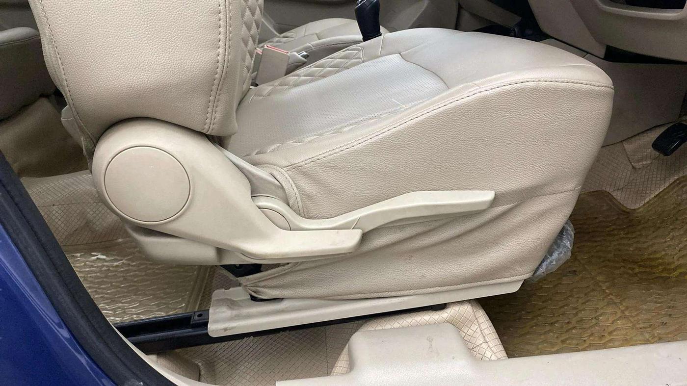 2017 Maruti Dzire VXI, Petrol, Manual, 41,307 km, Driver Side Adjustment Panel