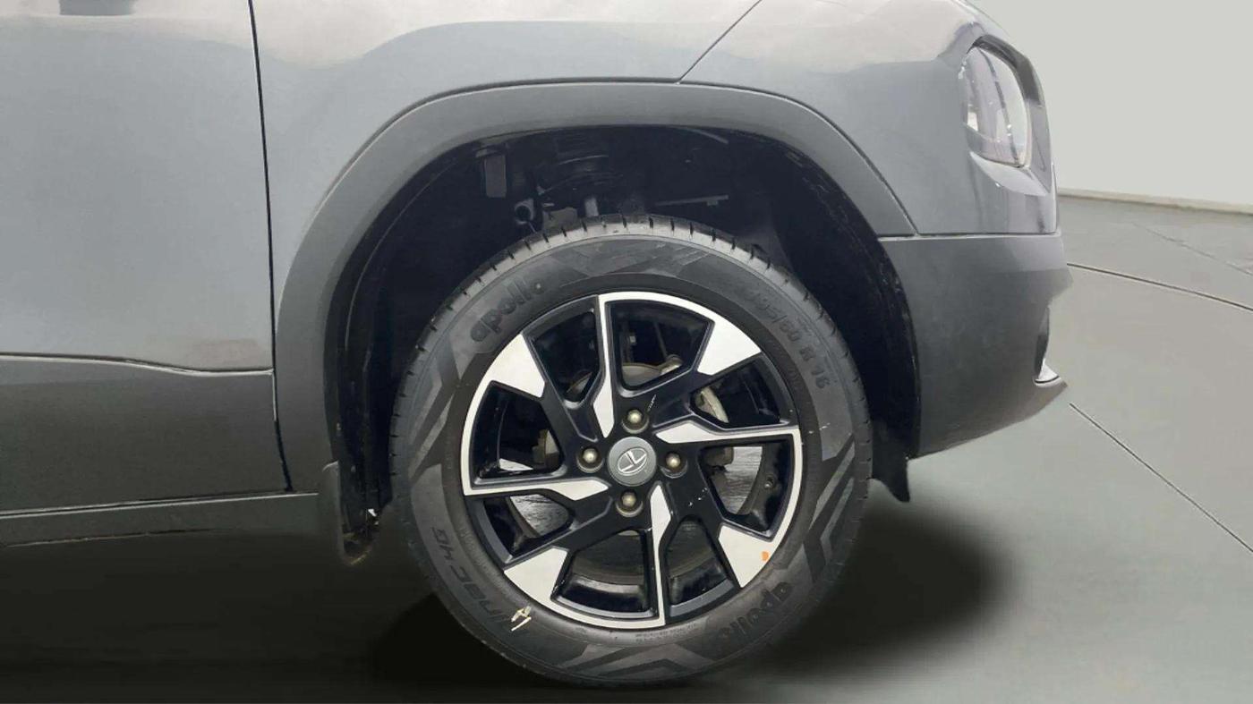 2022 Tata PUNCH ACCOMPLISHED MT, Petrol, Manual, 38,456 km, Right Front Wheel