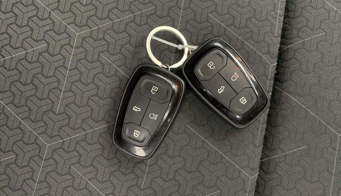 2022 Tata PUNCH ACCOMPLISHED MT, Petrol, Manual, 38,382 km, Key Close Up