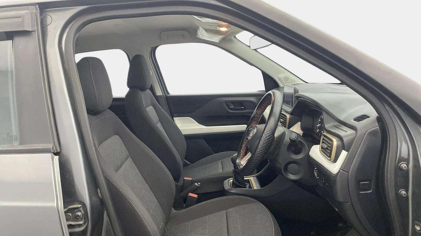 2022 Tata PUNCH ACCOMPLISHED MT, Petrol, Manual, 38,456 km, Right Side Front Door Cabin