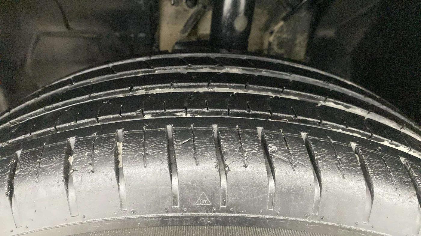 2022 Tata PUNCH ACCOMPLISHED MT, Petrol, Manual, 38,456 km, Left Front Tyre Tread
