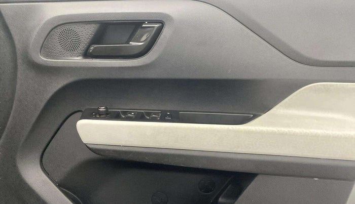 2022 Tata PUNCH ACCOMPLISHED MT, Petrol, Manual, 38,382 km, Driver Side Door Panels Control