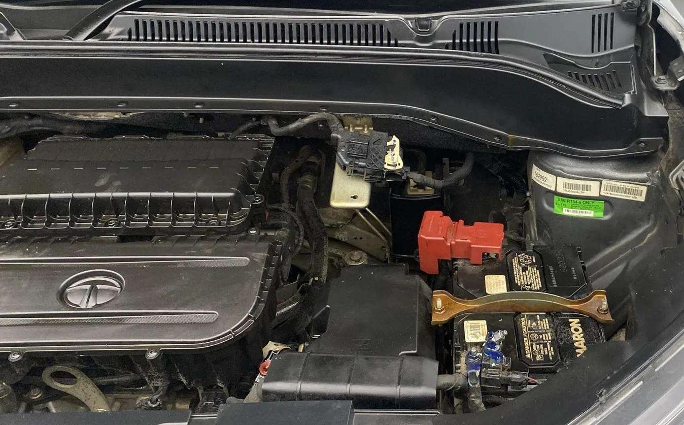 2022 Tata PUNCH ACCOMPLISHED MT, Petrol, Manual, 38,456 km, Engine View - Left
