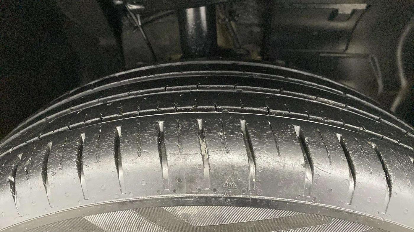 2022 Tata PUNCH ACCOMPLISHED MT, Petrol, Manual, 38,456 km, Right Front Tyre Tread