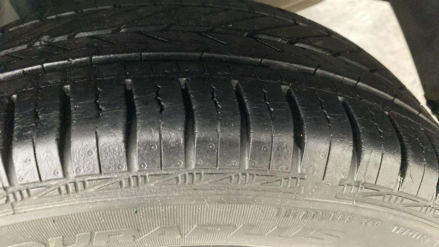 2014 Honda Brio S MT, Petrol, Manual, 29,233 km, Left Rear Tyre Tread