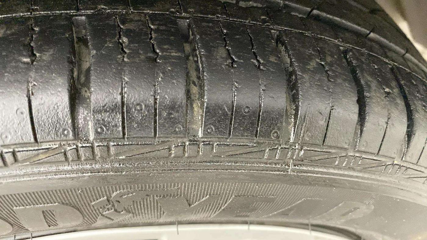 2014 Honda Brio S MT, Petrol, Manual, 29,233 km, Right Front Tyre Tread