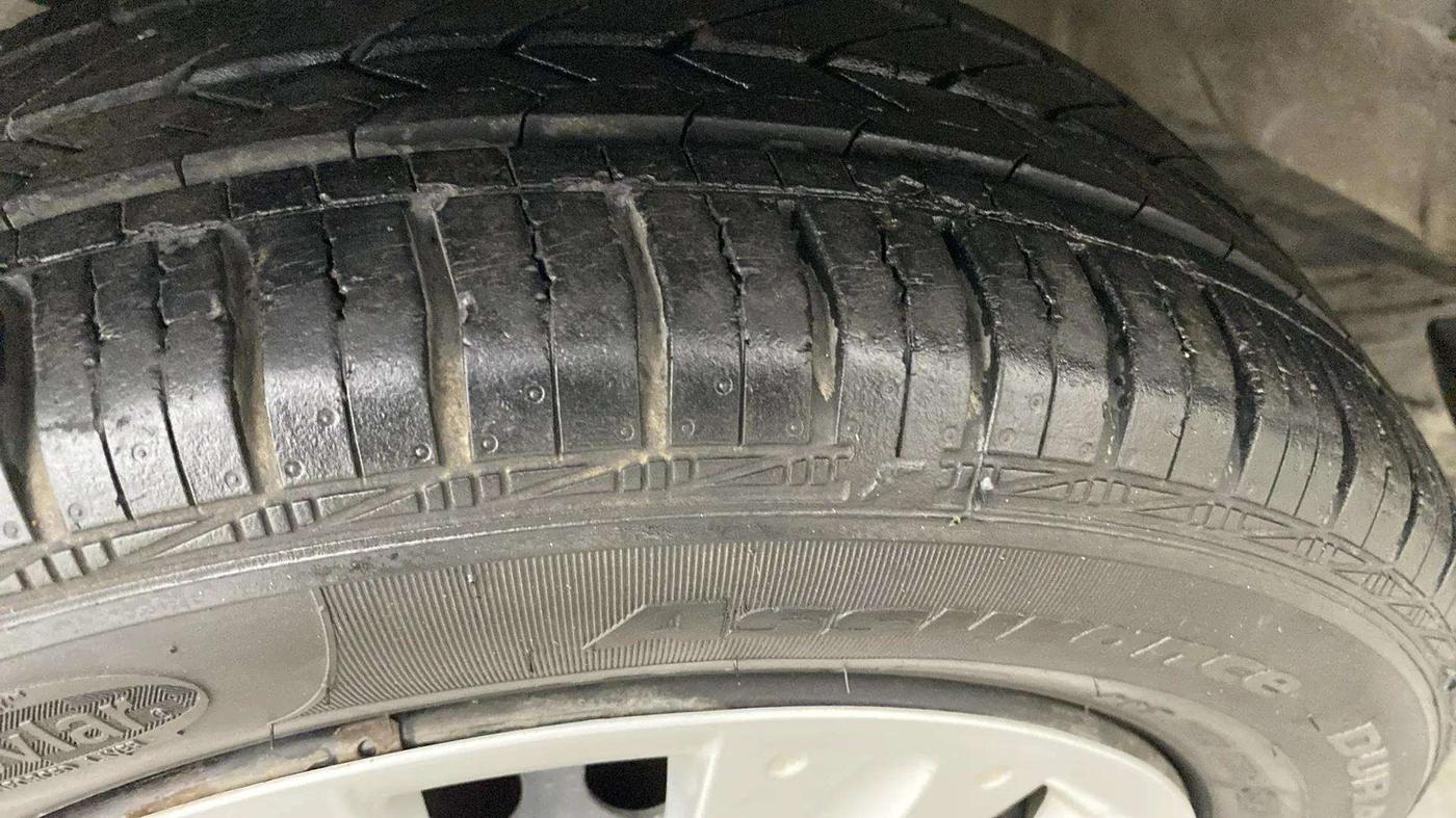 2014 Honda Brio S MT, Petrol, Manual, 29,233 km, Left Front Tyre Tread