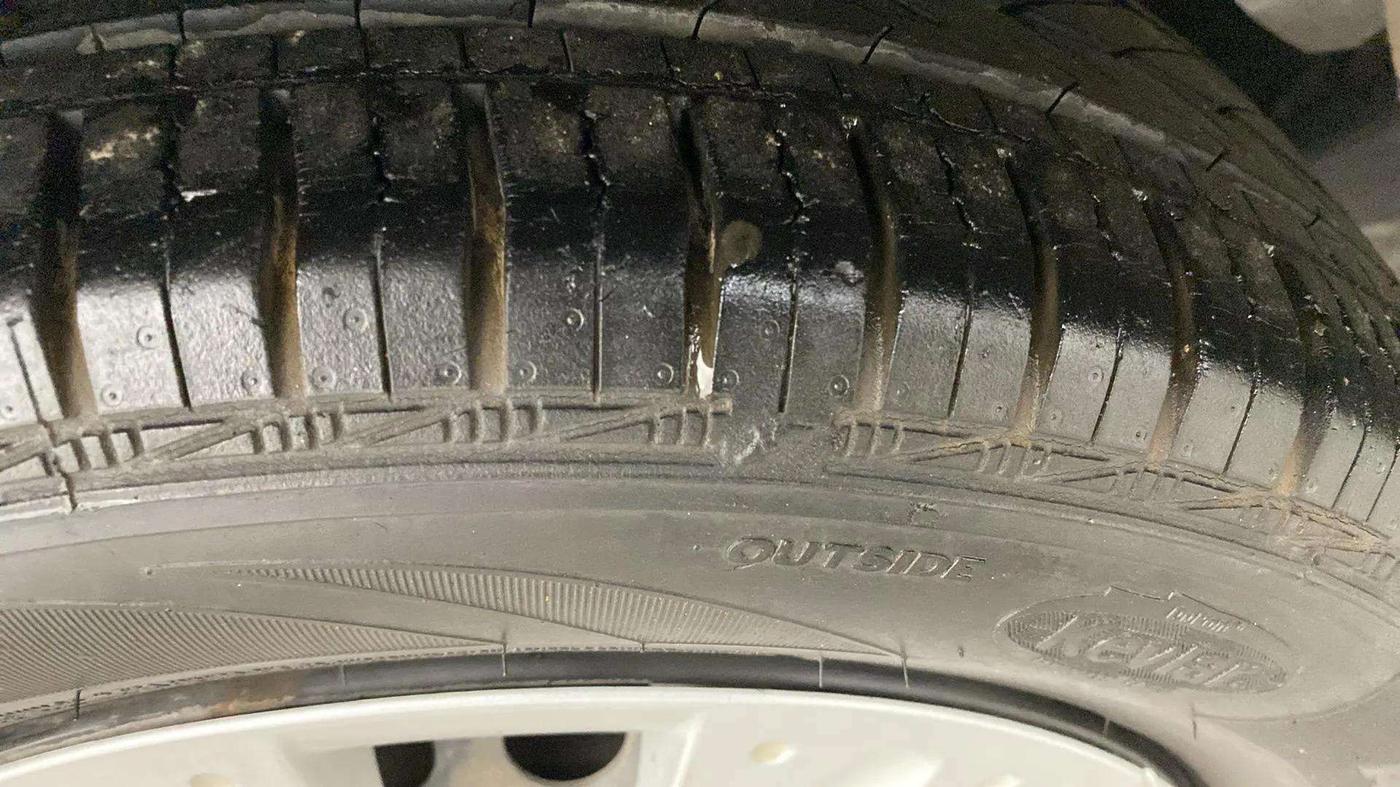 2014 Honda Brio S MT, Petrol, Manual, 29,233 km, Right Rear Tyre Tread