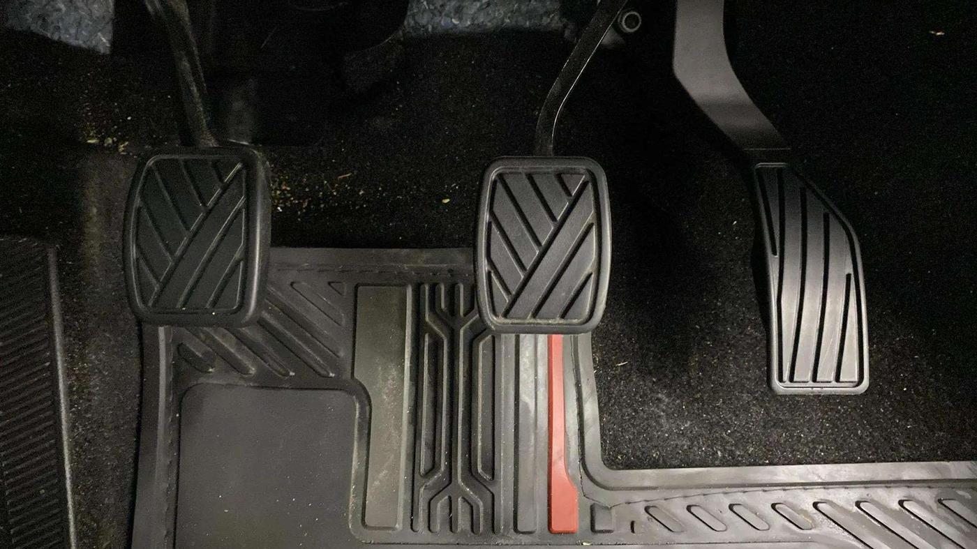 2024 Maruti BREZZA ZXI + SMART HYBRID, Petrol, Manual, 20,132 km, Pedals