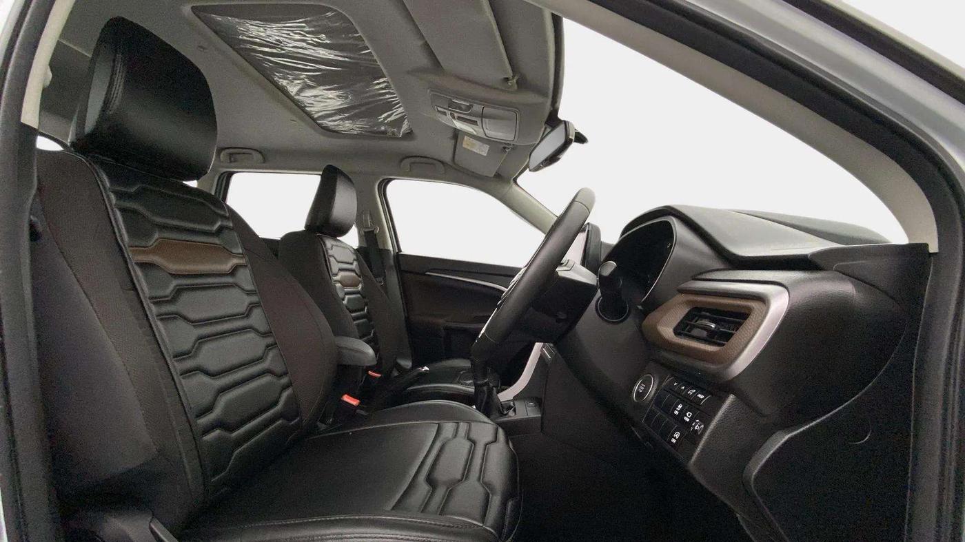 2024 Maruti BREZZA ZXI + SMART HYBRID, Petrol, Manual, 20,132 km, Right Side Front Door Cabin