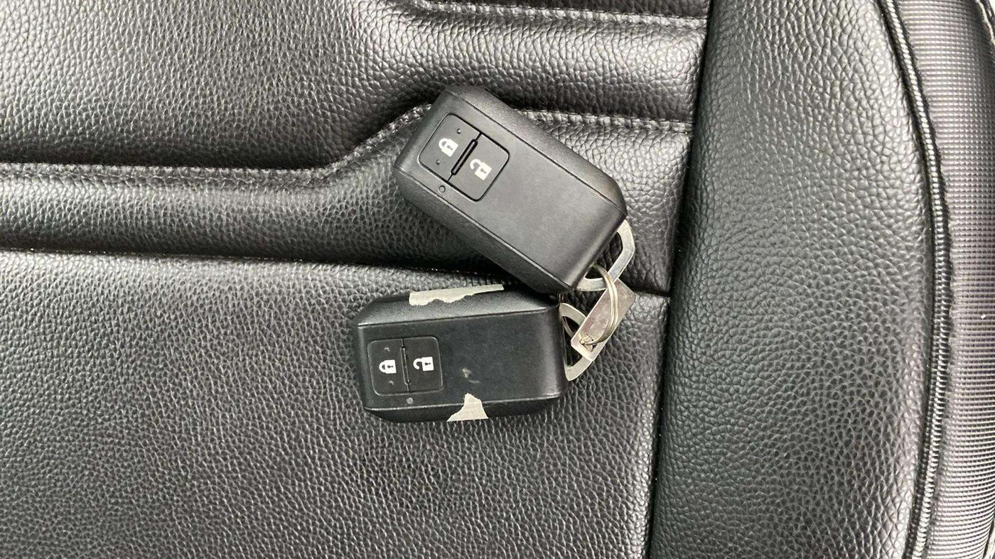 2024 Maruti BREZZA ZXI + SMART HYBRID, Petrol, Manual, 20,132 km, Key Close Up