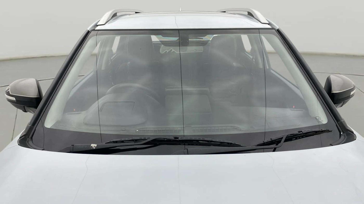 2024 Maruti BREZZA ZXI + SMART HYBRID, Petrol, Manual, 20,132 km, Front Windshield