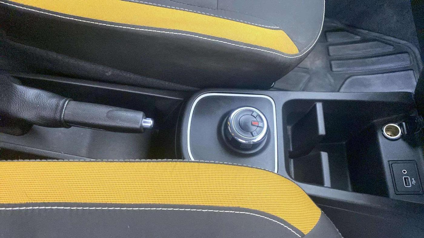 2022 Renault Kwid CLIMBER 1.0 AMT Dual Tone , Petrol, Automatic, 33,027 km, Gear Lever