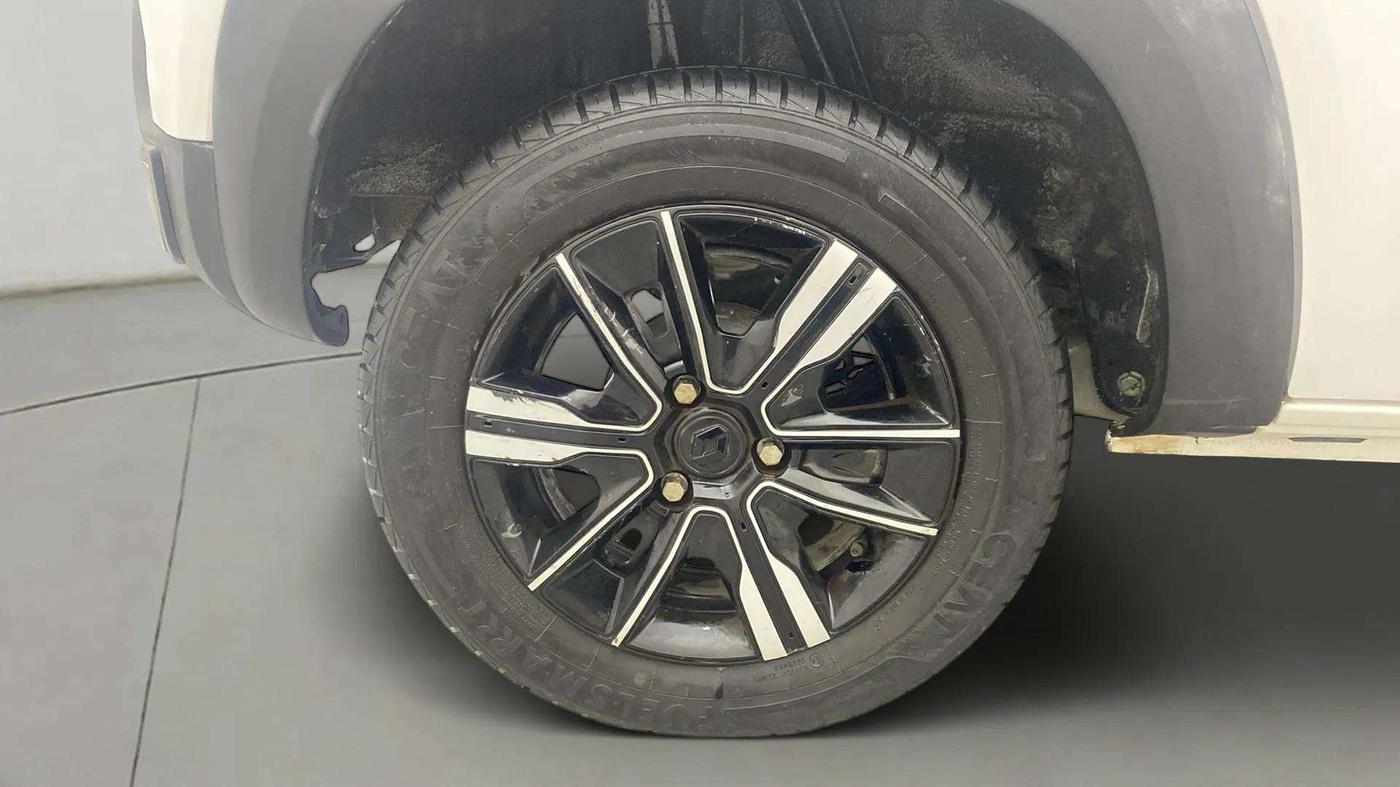 2022 Renault Kwid CLIMBER 1.0 AMT Dual Tone , Petrol, Automatic, 33,027 km, Right Rear Wheel