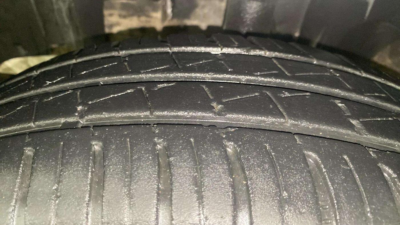 2022 Renault Kwid CLIMBER 1.0 AMT Dual Tone , Petrol, Automatic, 33,027 km, Left Front Tyre Tread