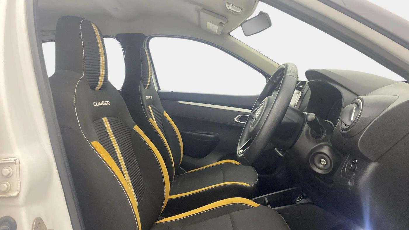 2022 Renault Kwid CLIMBER 1.0 AMT Dual Tone , Petrol, Automatic, 33,027 km, Right Side Front Door Cabin