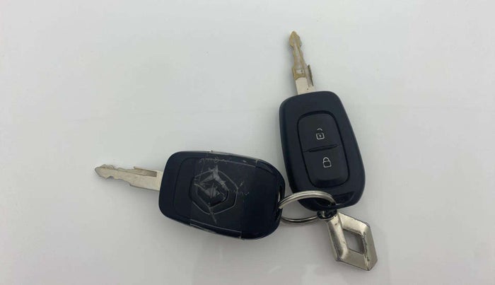 2022 Renault Kwid CLIMBER 1.0 AMT Dual Tone , Petrol, Automatic, 32,965 km, Key Close Up