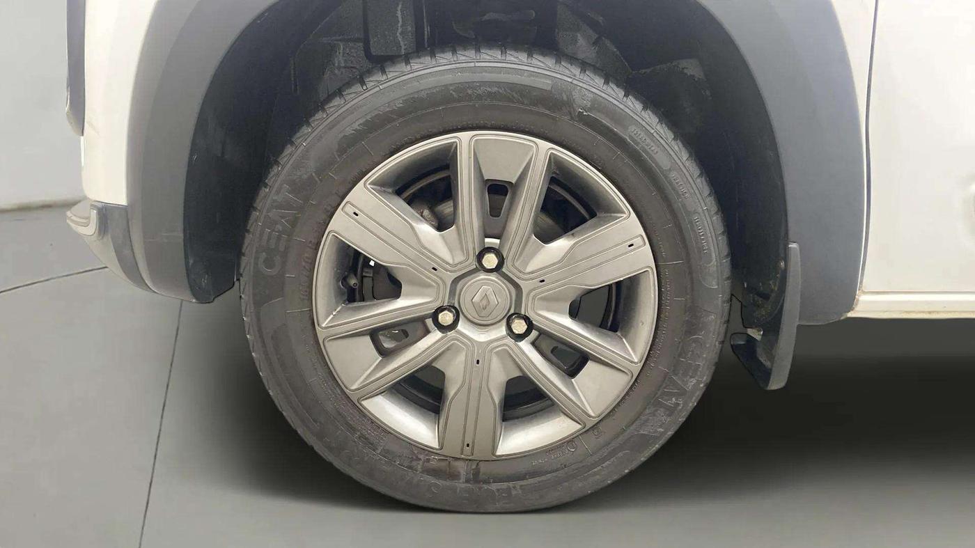 2022 Renault Kwid CLIMBER 1.0 AMT Dual Tone , Petrol, Automatic, 33,027 km, Left Front Wheel