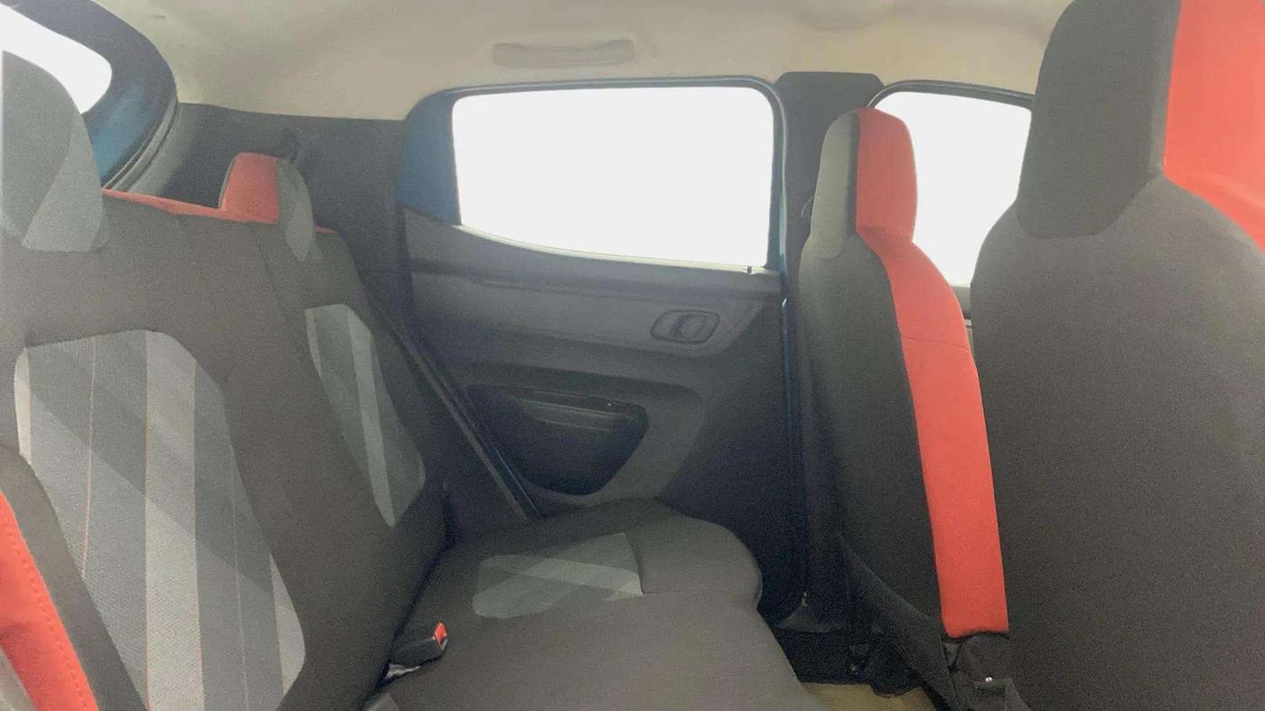 2023 Renault Kwid RXT 1.0, Petrol, Manual, 7,338 km, Right Side Rear Door Cabin