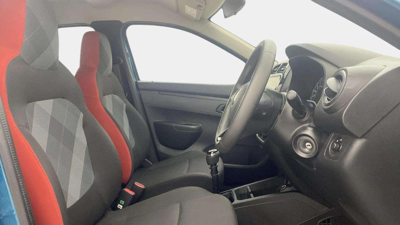 2023 Renault Kwid RXT 1.0, Petrol, Manual, 7,338 km, Right Side Front Door Cabin