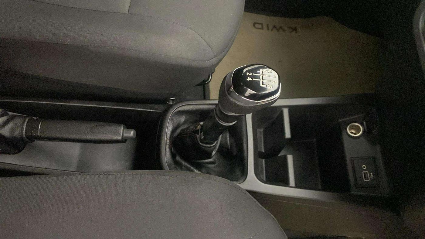 2023 Renault Kwid RXT 1.0, Petrol, Manual, 7,338 km, Gear Lever