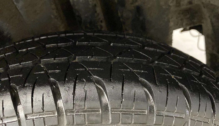 2015 Maruti Swift LXI (O), CNG, Manual, 89,496 km, Left Rear Tyre Tread
